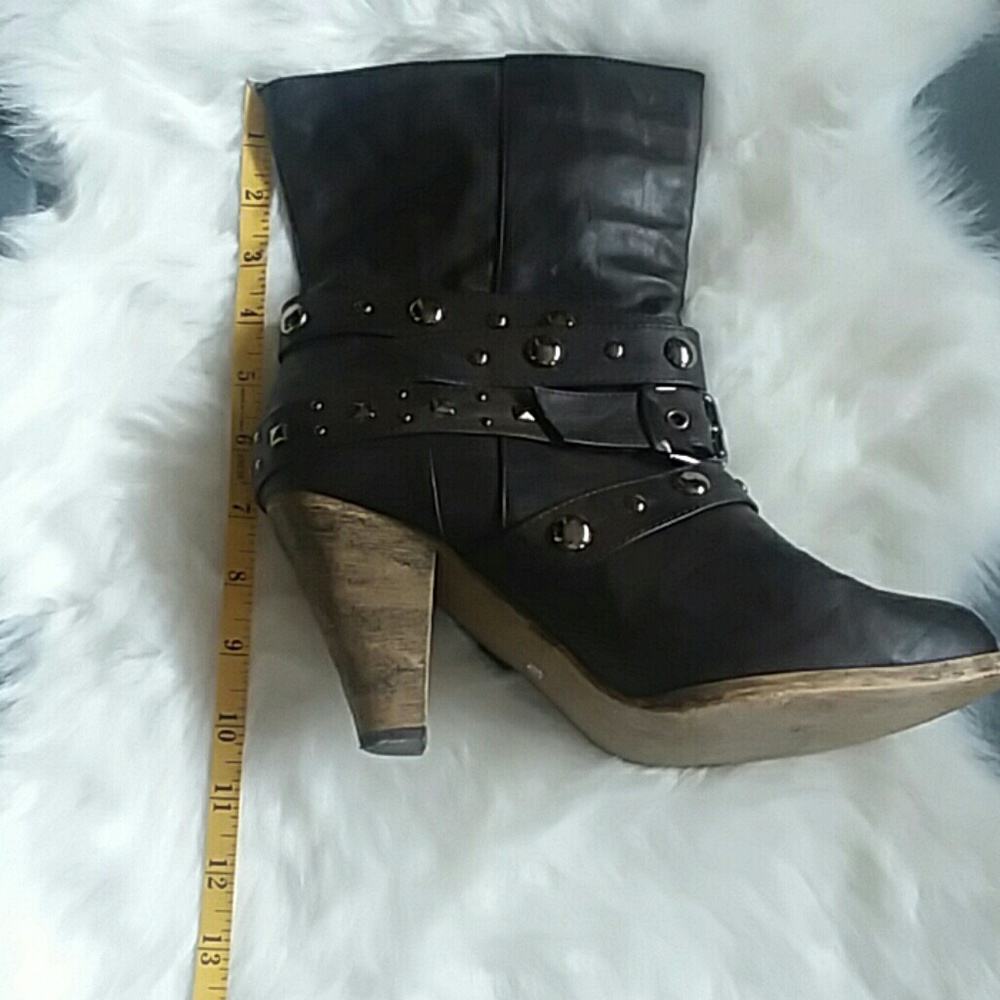 Boots - Picture 6 of 8